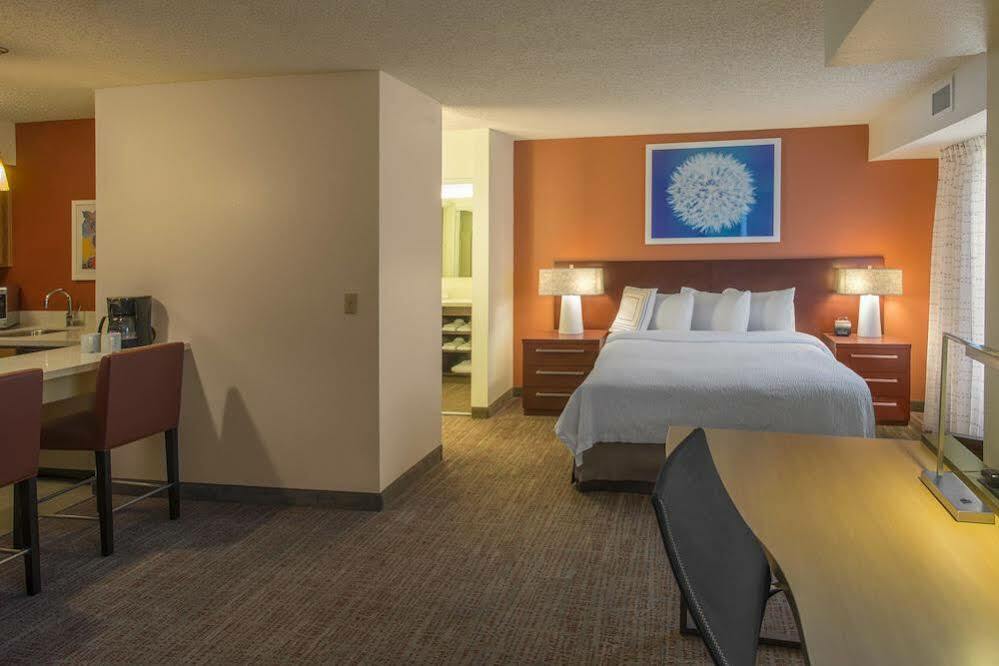 Residence Inn Indianapolis Airport Екстериор снимка